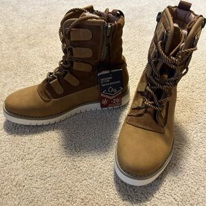 Brown leather and suede winter boots.